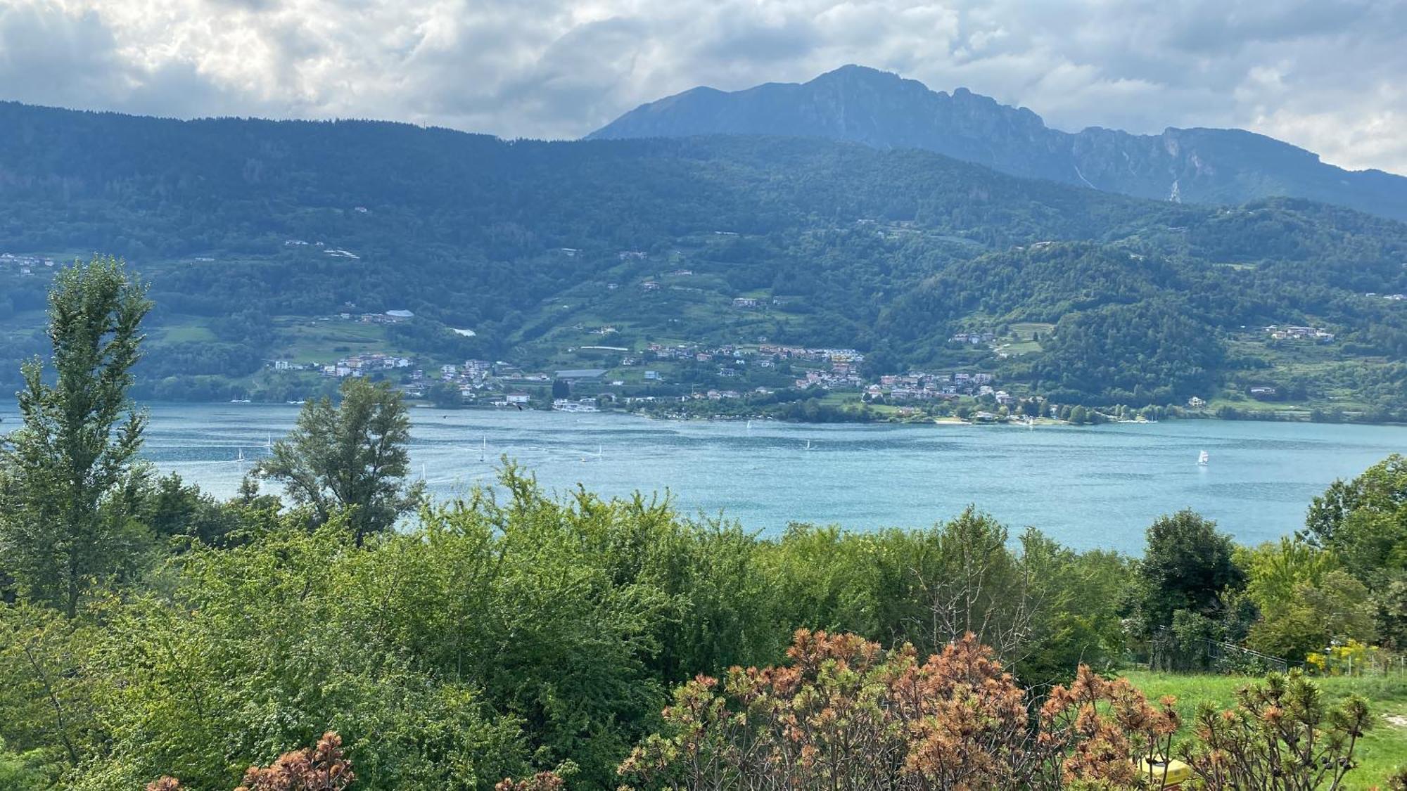 Lake Apartment Ischia Red Tenna Екстериор снимка