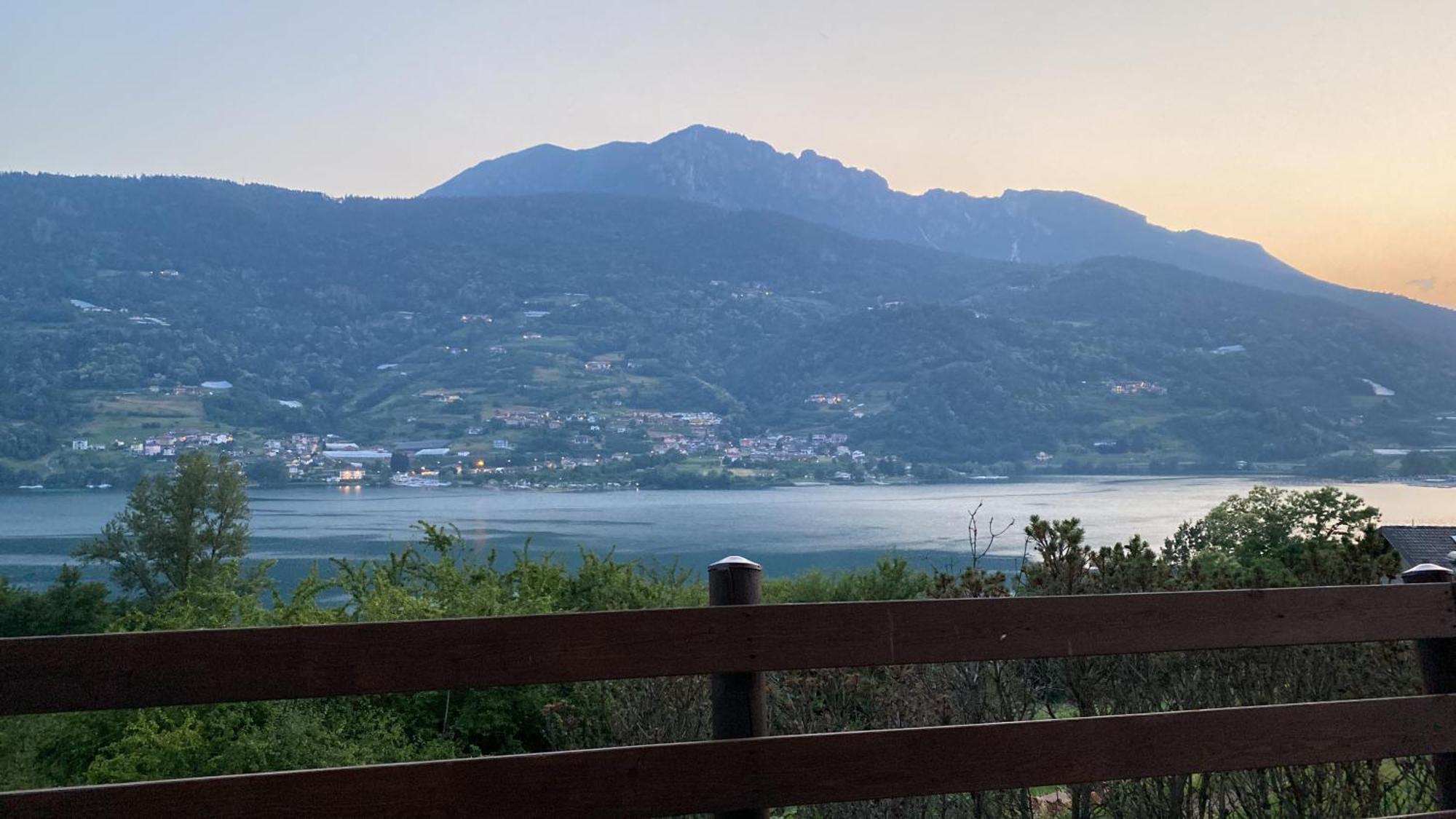 Lake Apartment Ischia Red Tenna Екстериор снимка